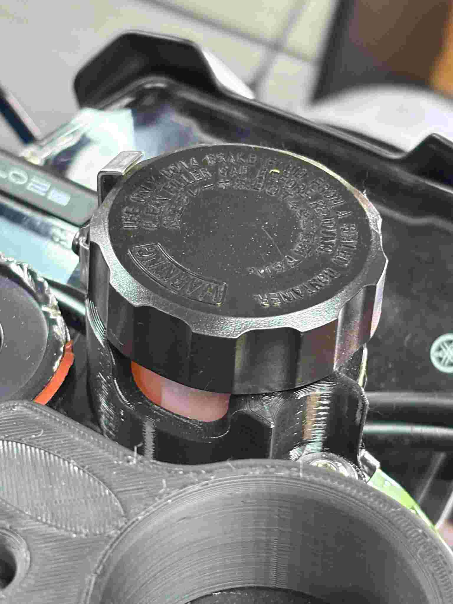 Support réservoir de frein avant yamaha r7 2022+