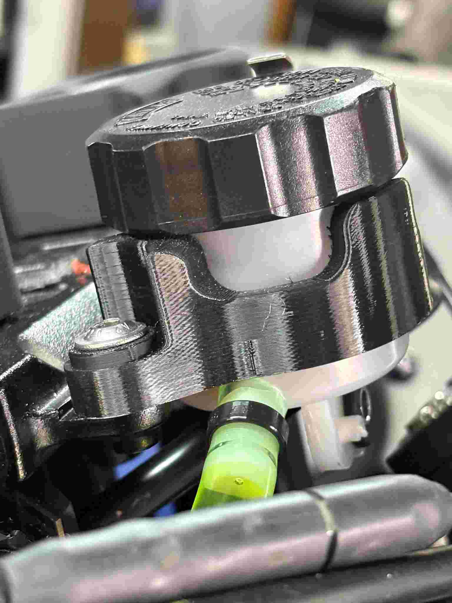 Support réservoir de frein avant yamaha r7 2022+