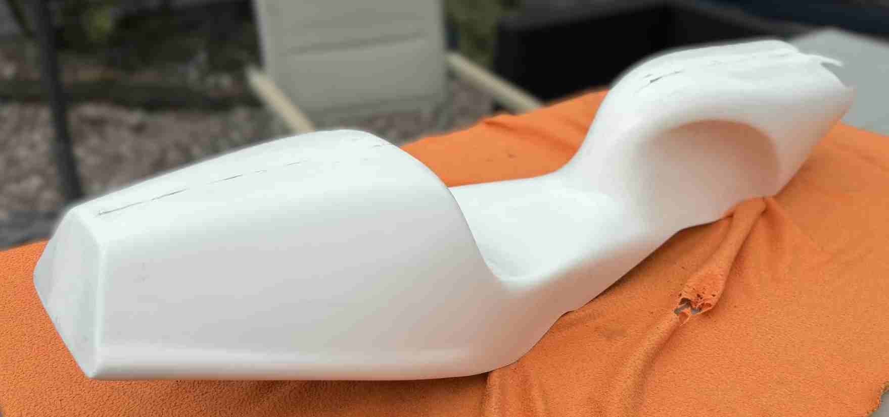 Coque de selle adaptable pour cyclo de course