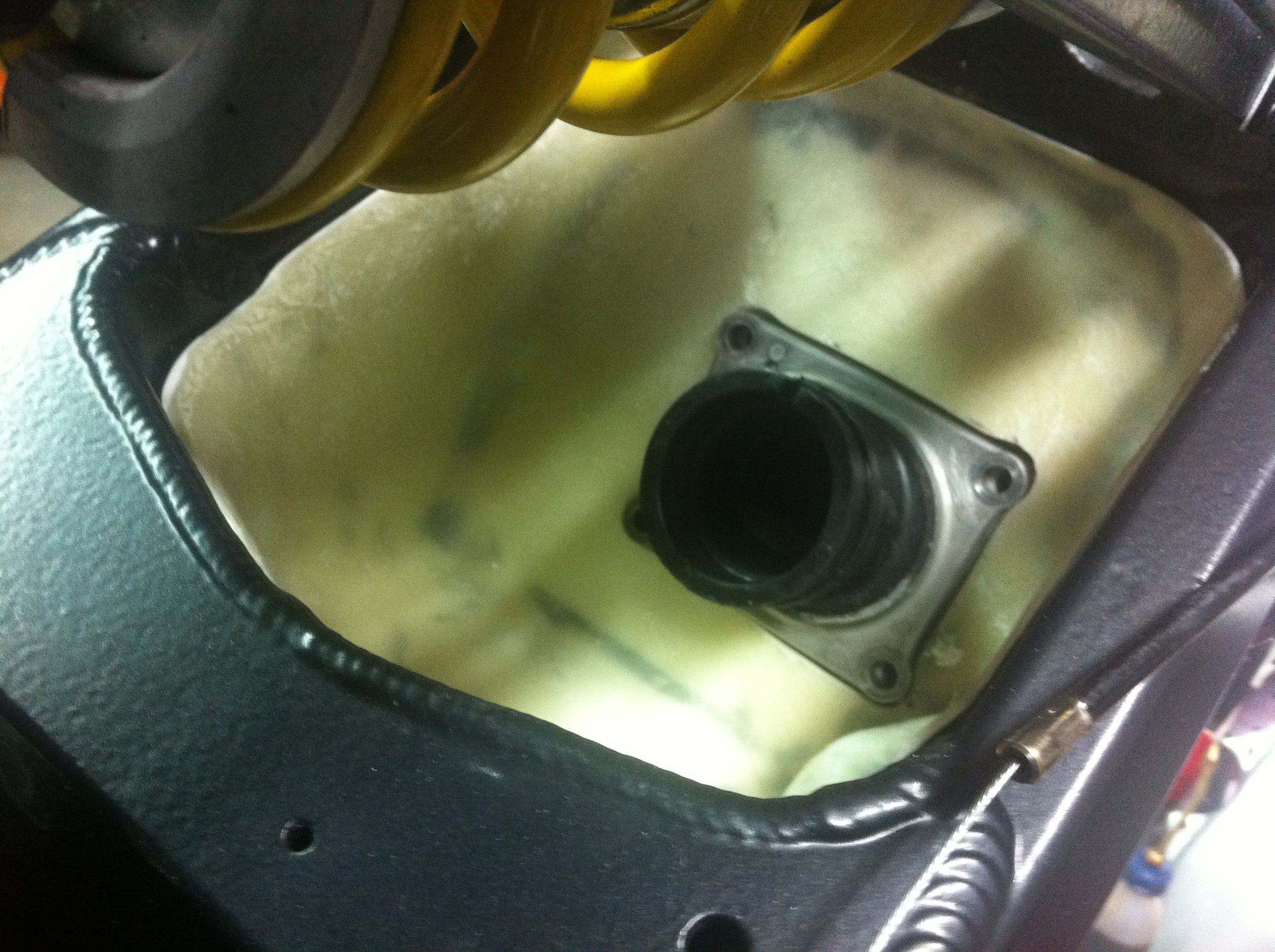 Boite à air inférieur Honda RS 125 NF4